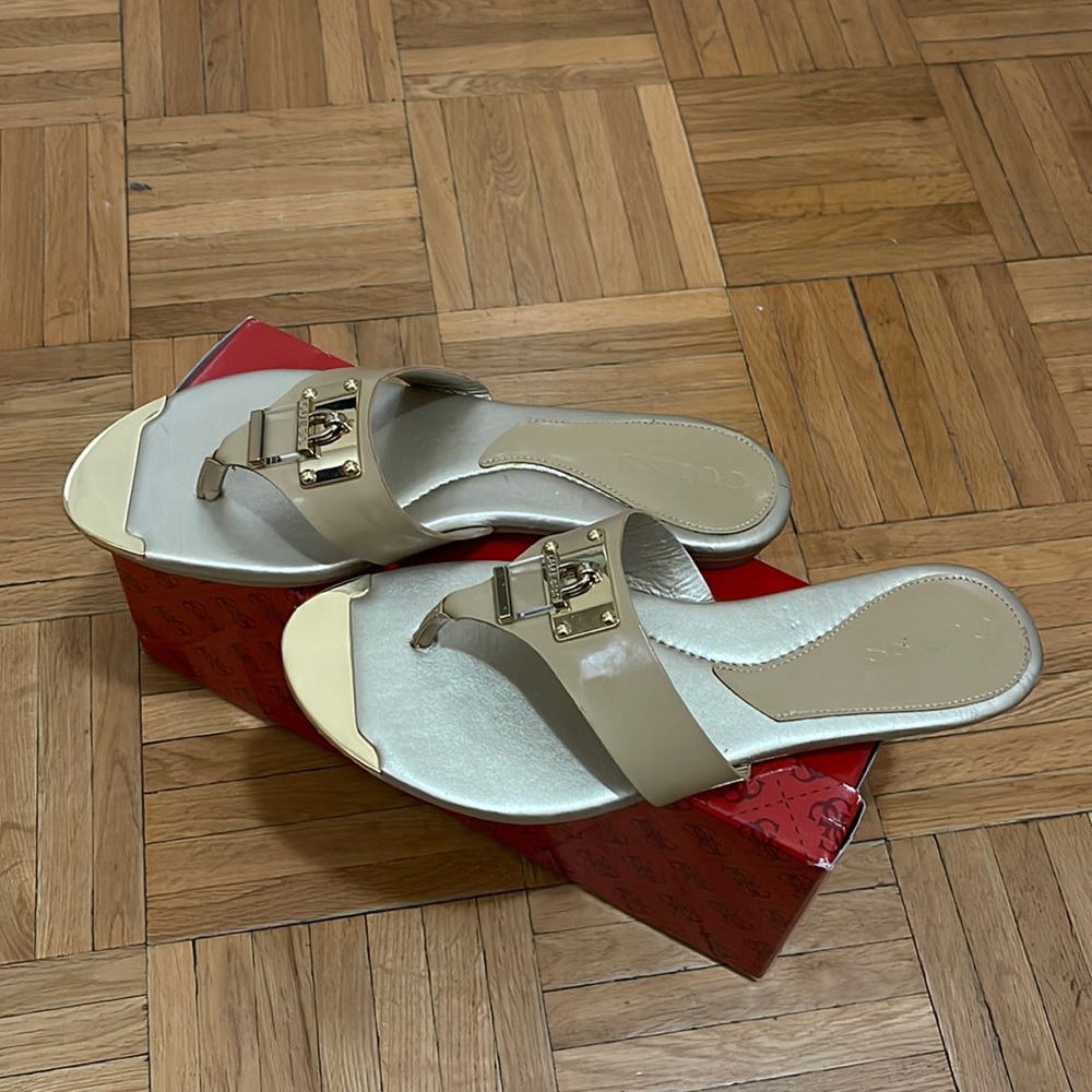 Flip-flops- Guess- size 8.5- with metal details